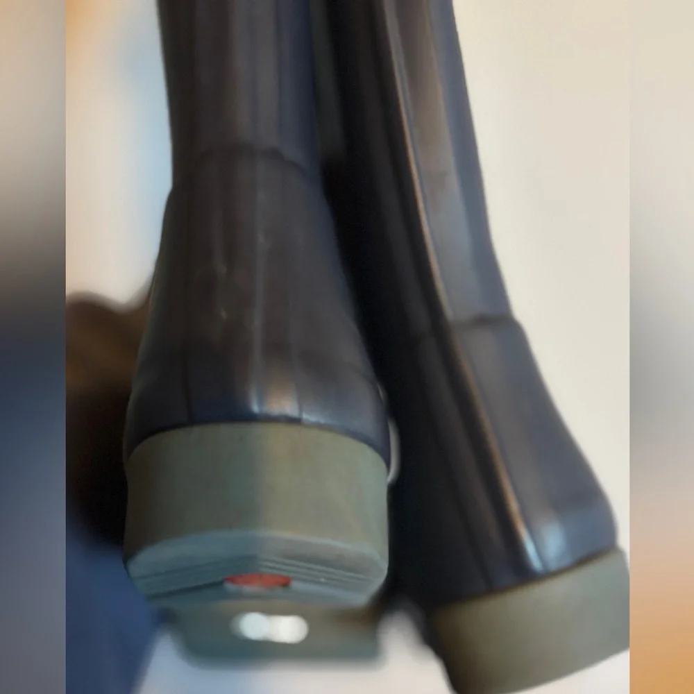 Hunter Classic Black Waterproof Boots - Picture 7 of 11